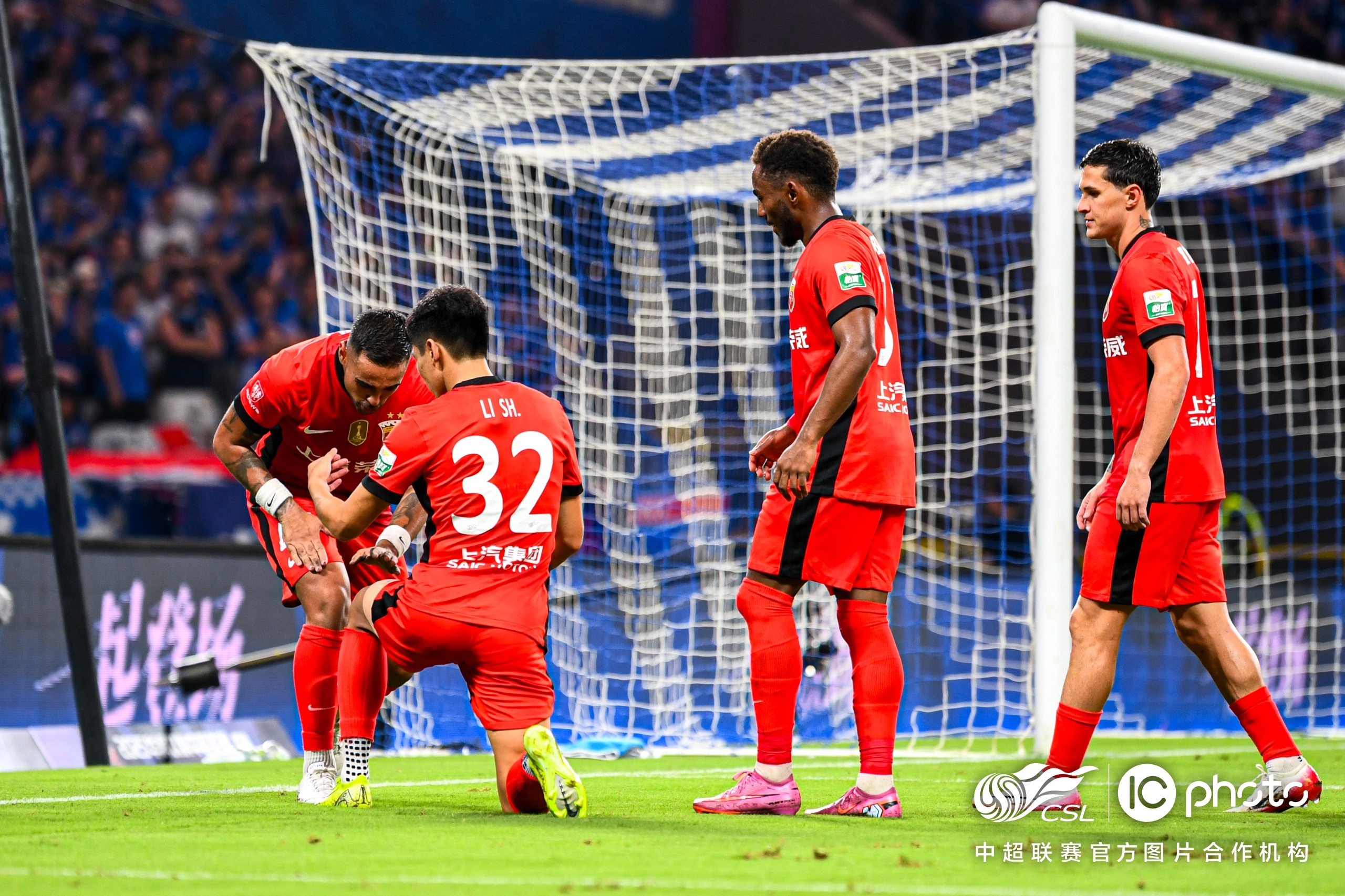 开云中国-从夏洛特黄蜂围绕德国杯完成体检到国际比赛日尼斯调整名单以备意大利杯，上海海港围绕欧联官宣签约