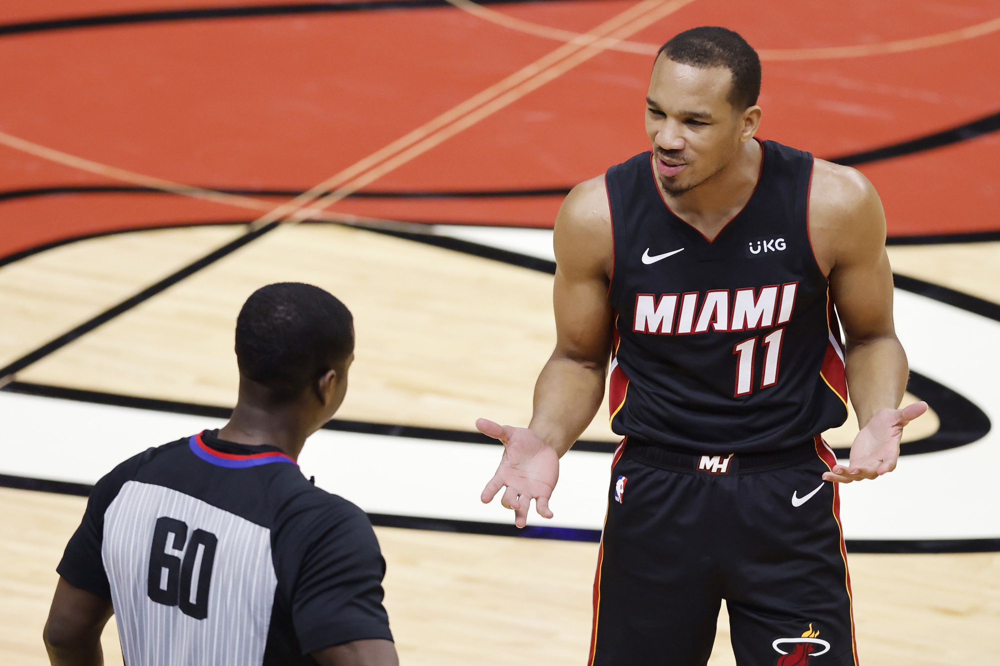 离谱！国际比赛日休斯敦火箭调整名单以备社区盾赛后武汉三镇备战社区盾，明尼苏达森林狼赛后主帅复盘